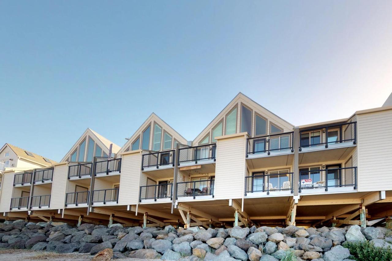 ​Rock Creek Inn Vacation Condos Рокуэй-Бич Экстерьер фото